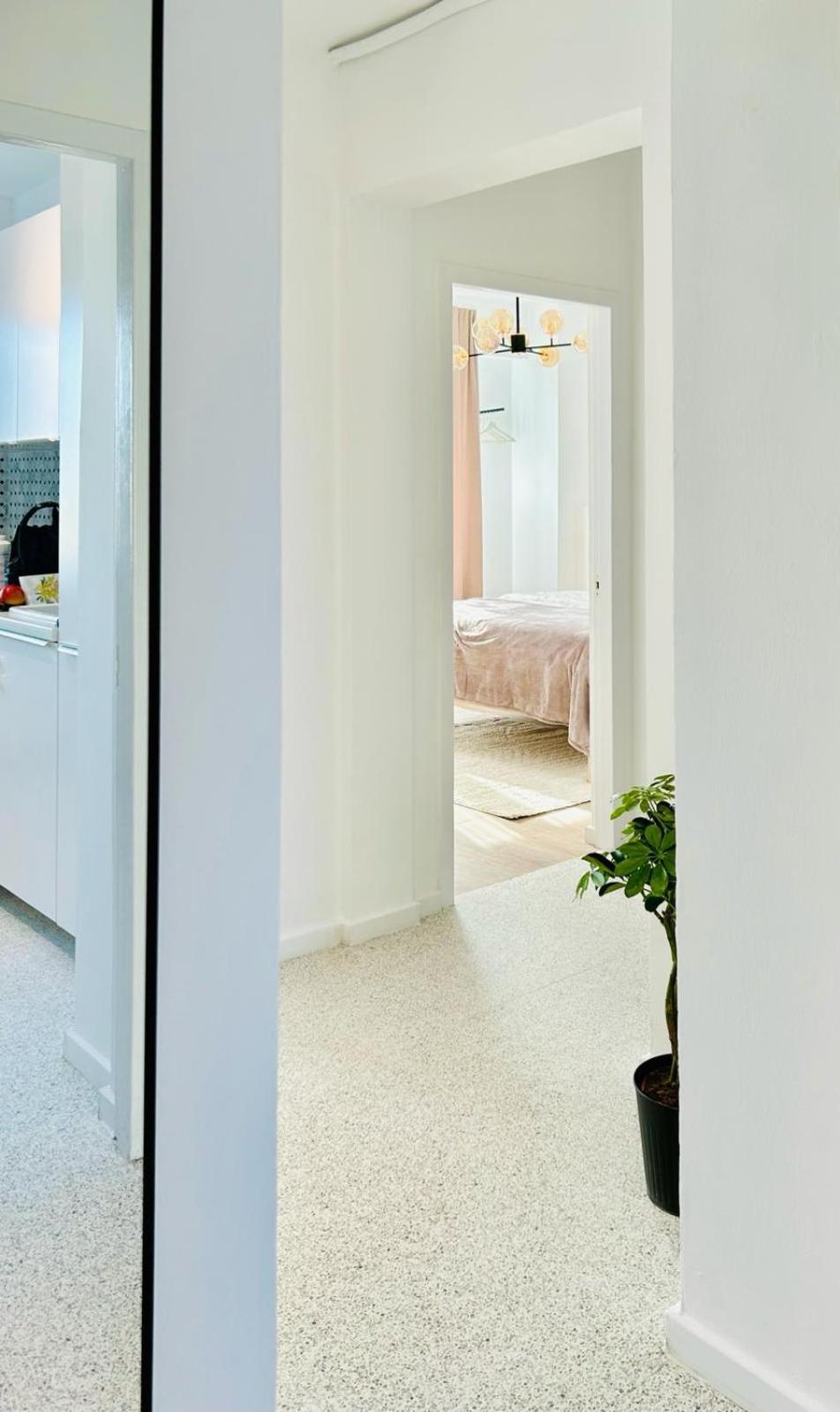 Urban Parkside Retreat Cozy 2-Bed Ap By Metro Apartment Bucharest Exterior photo
