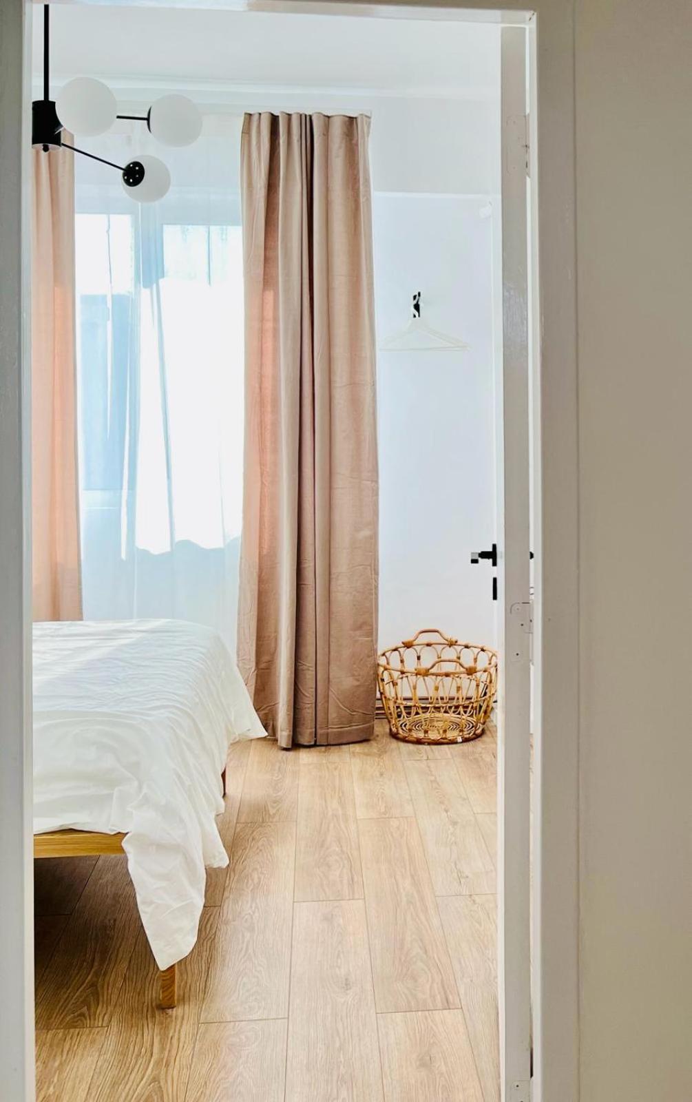 Urban Parkside Retreat Cozy 2-Bed Ap By Metro Apartment Bucharest Exterior photo